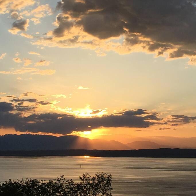 1-Bedroom Seaview Guesthouse On Seattle Luxury Estate With Views Of Olympic Mountains Exteriér fotografie