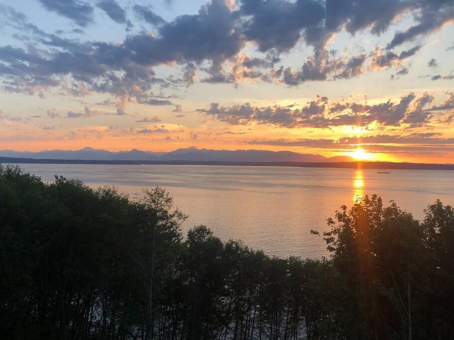 1-Bedroom Seaview Guesthouse On Seattle Luxury Estate With Views Of Olympic Mountains Exteriér fotografie